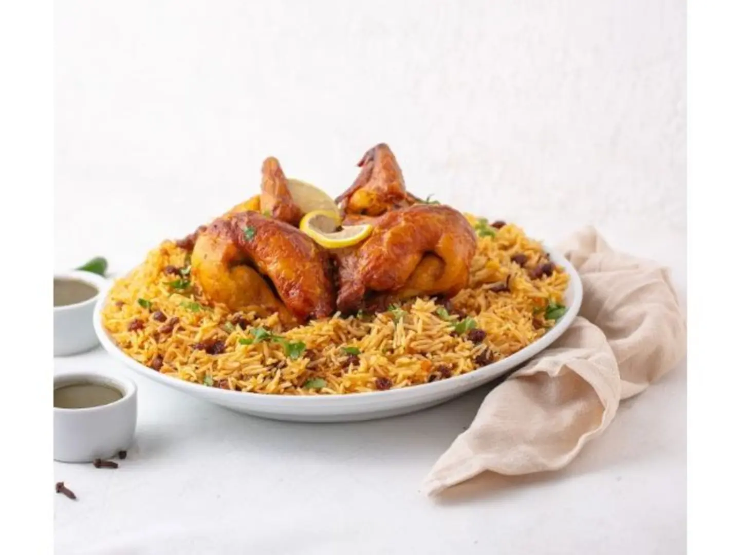 دجاج شواية مع رز بخاري - دجاج شواية مع رز بخاري-نص حبة دجاج