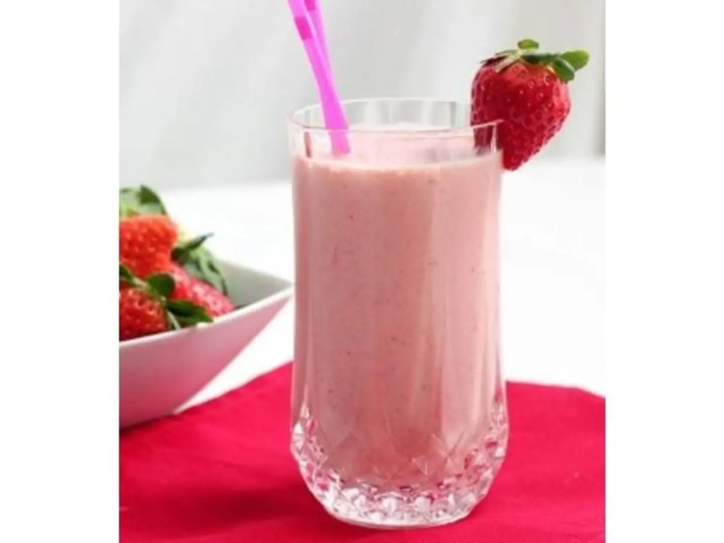 ميلك شيك فراولة - صغير