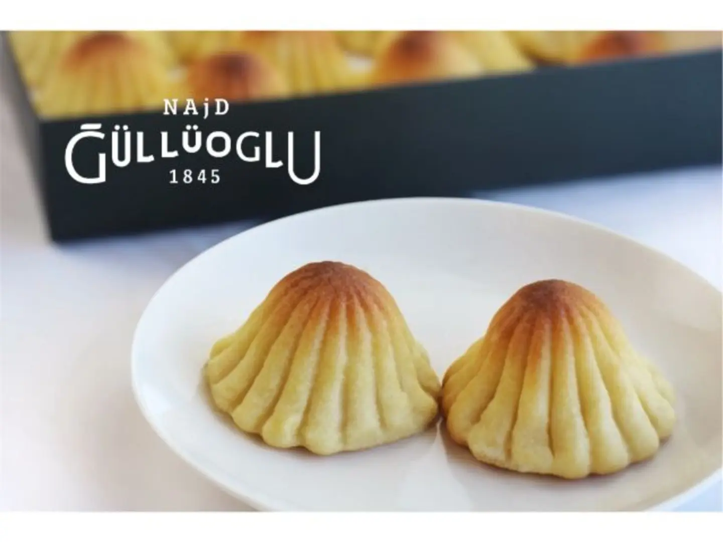 معمول القشطة الفاخرة - وسط