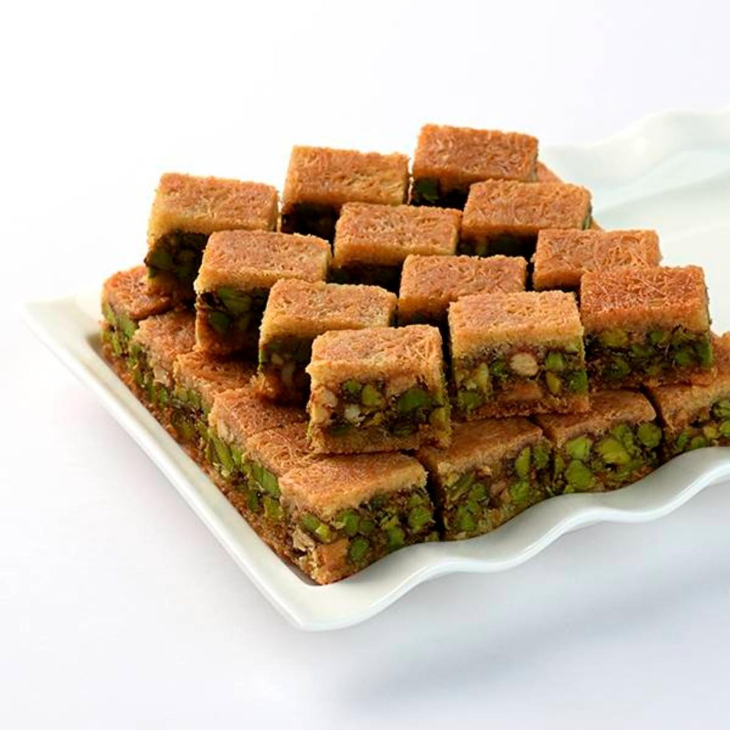 بلورية حمراء بالفستق - نصف كيلو