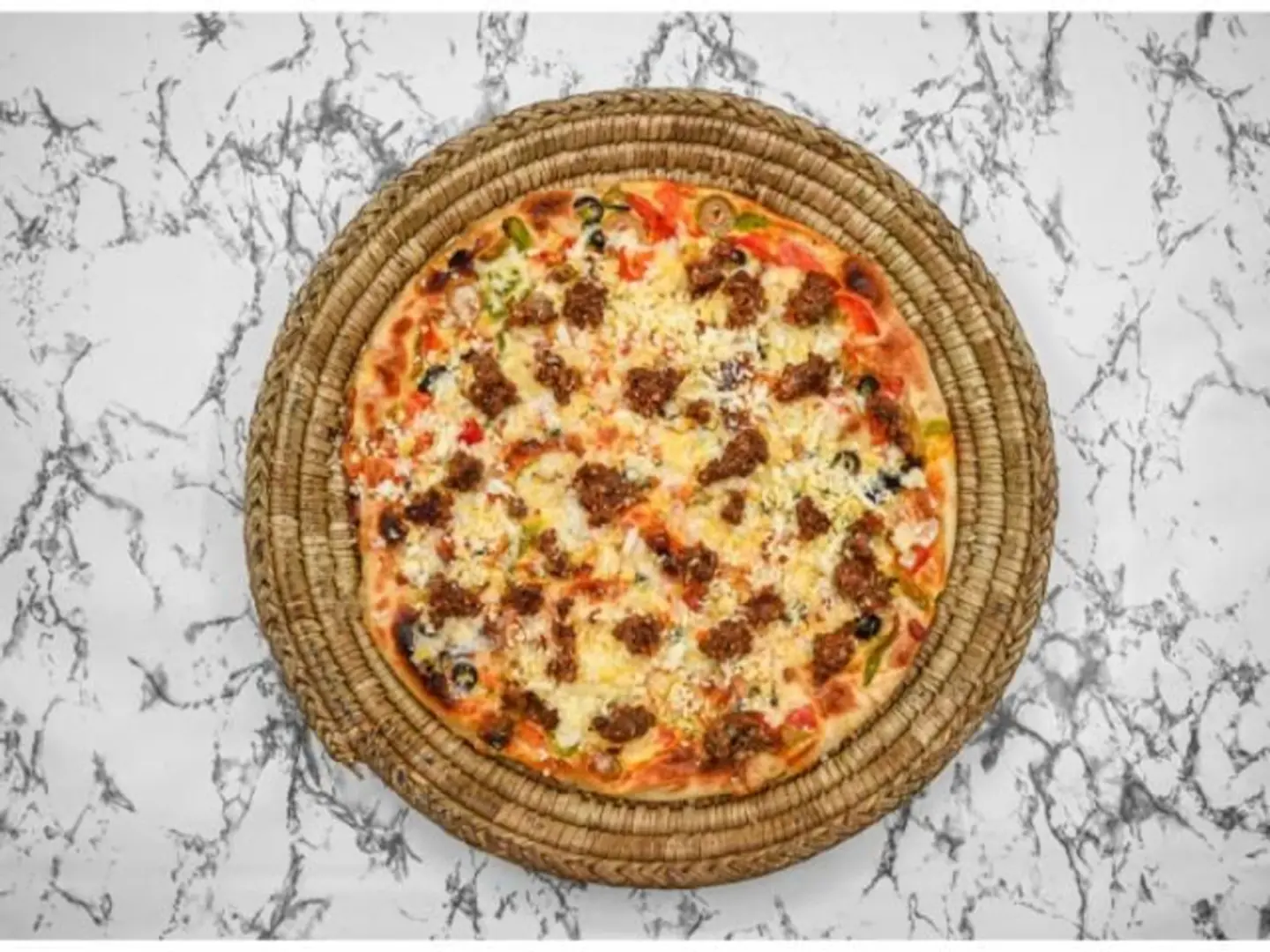 بيتزا شرقي سجق بلدى - وسط