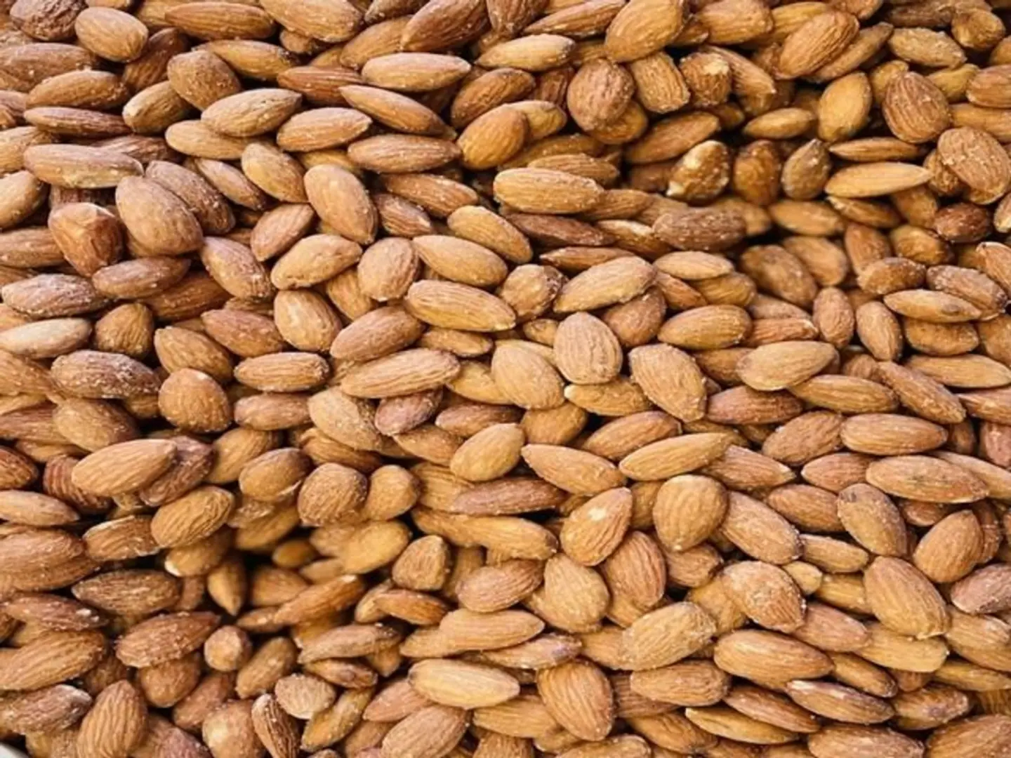Medium Salted Almonds - 250 G