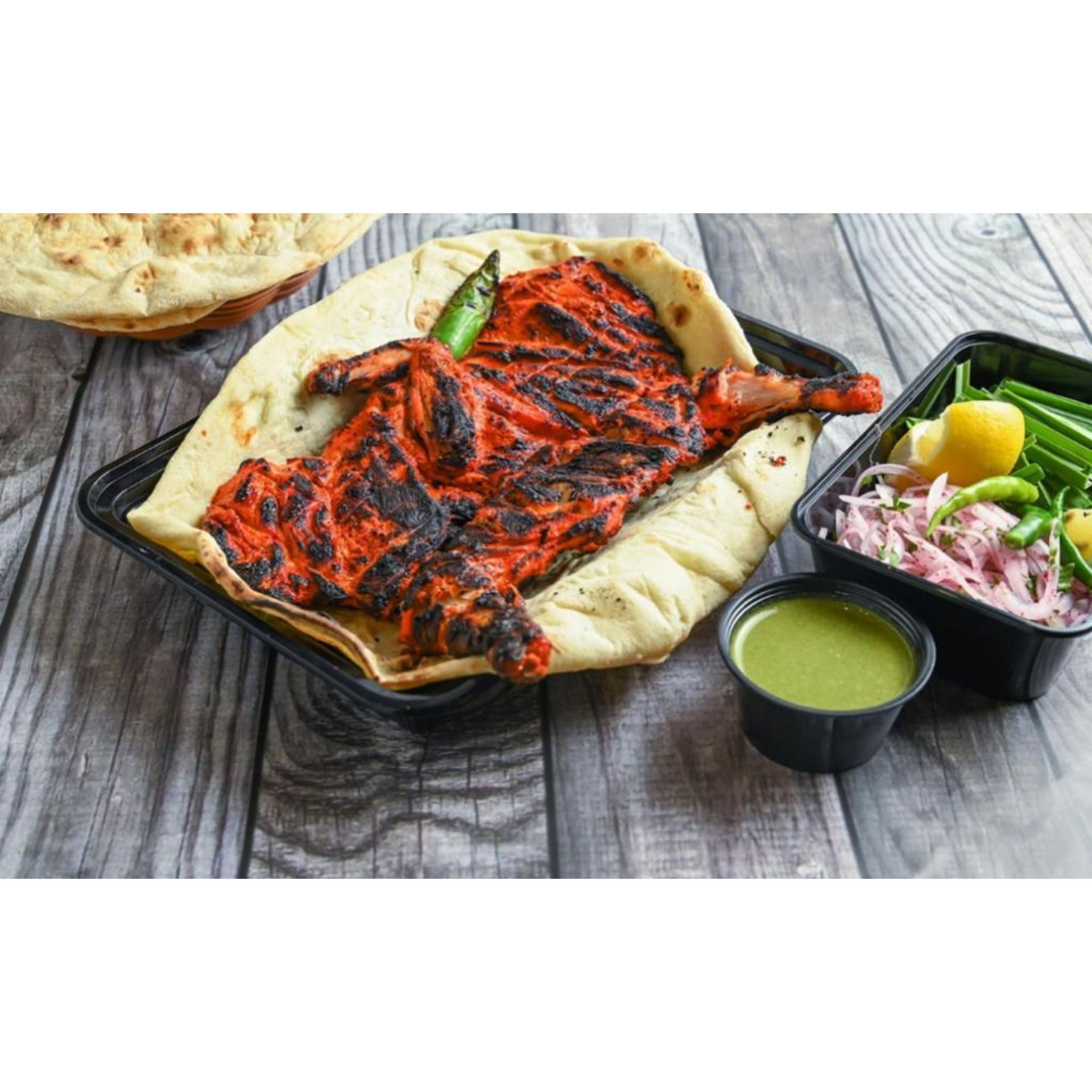 دجاج تندوري - نص حبة دجاج ( صلصة حارة، قطعتان من خبز التندوري