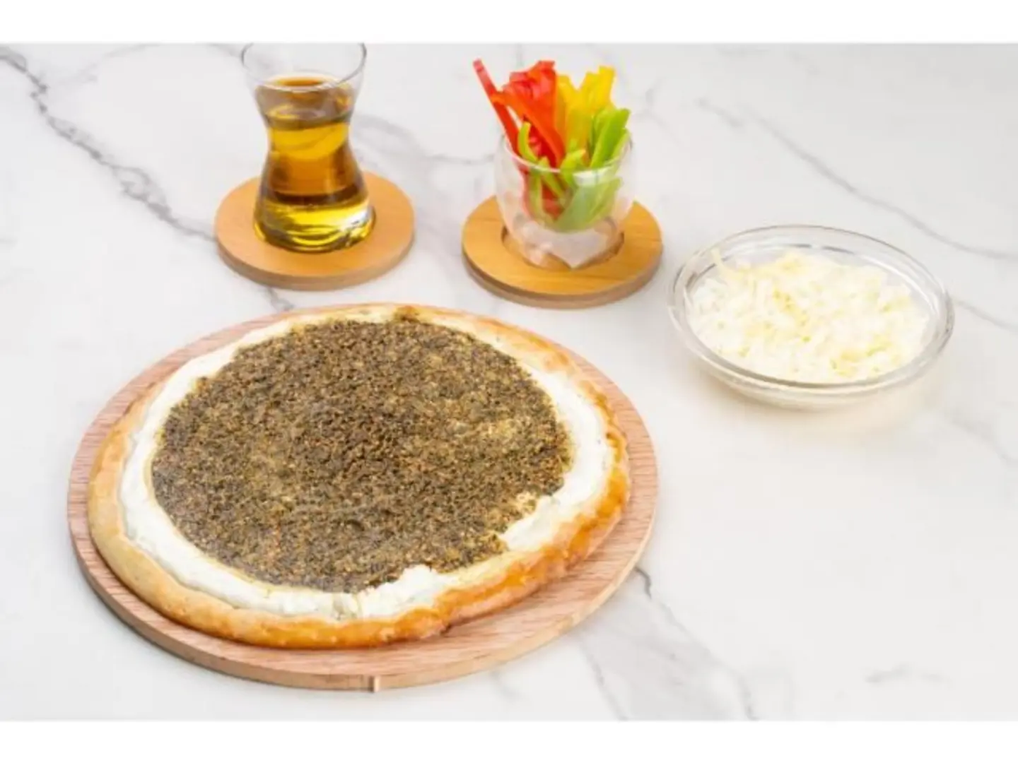بيتزا لبنة وزعتر - صغير