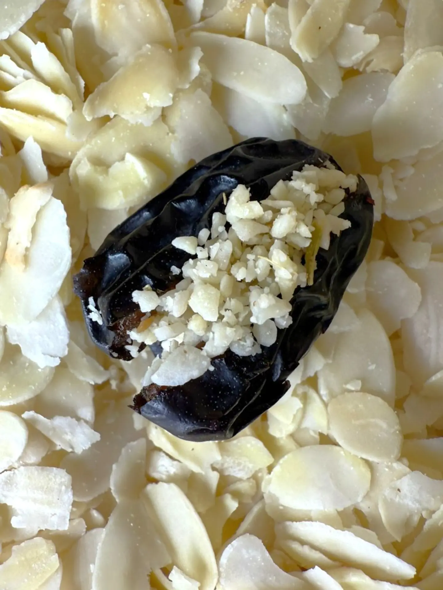 Ajwa Dates With Almonds - 3 Pieces