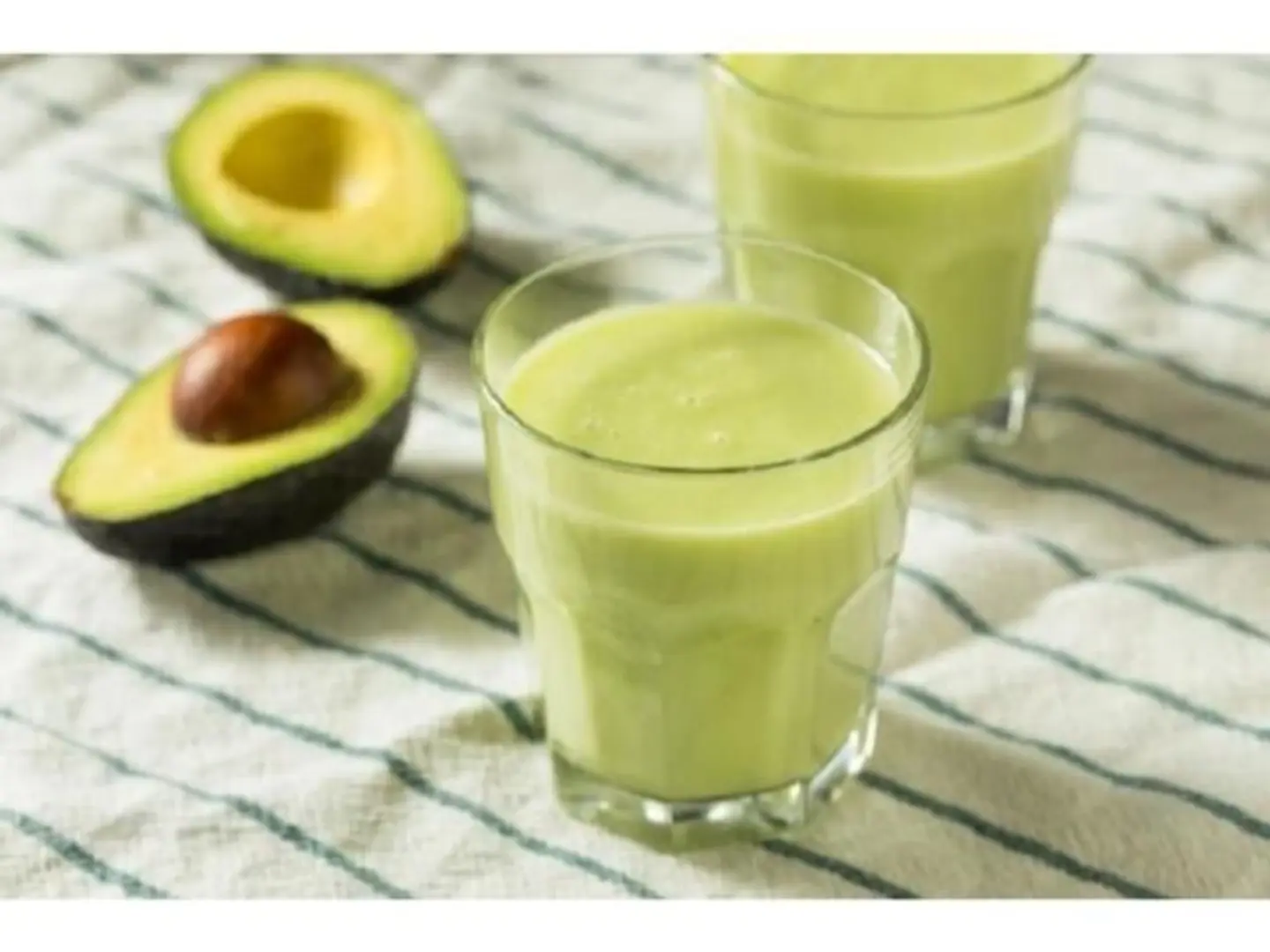 عصير أفوكادو و جوافة - صغير