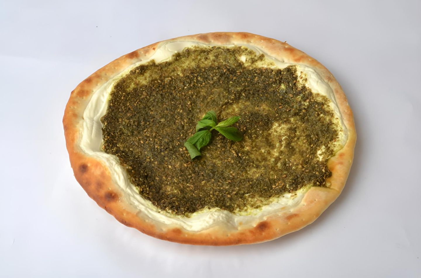 بيتزا اجبان بالزعتر - وسط