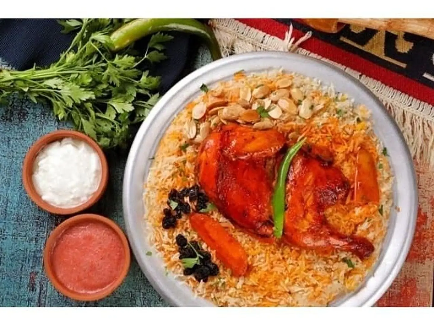 دجاج مندي مع رز - حبة دجاج كاملة