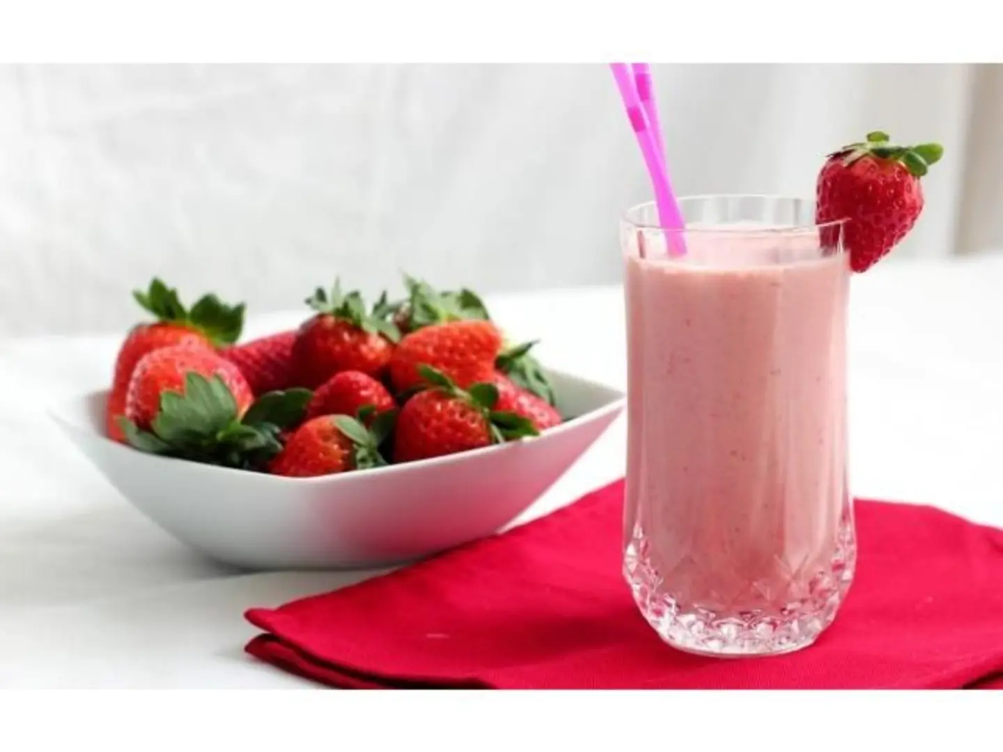 Strawberries With Milk - Small