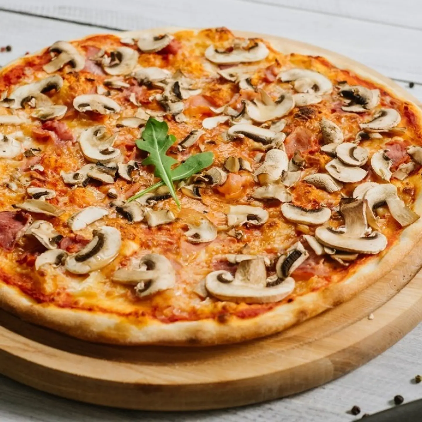 بيتزا بالفطر - صغير