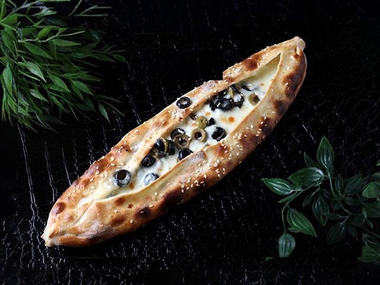 جبن بالزيتون - وسط