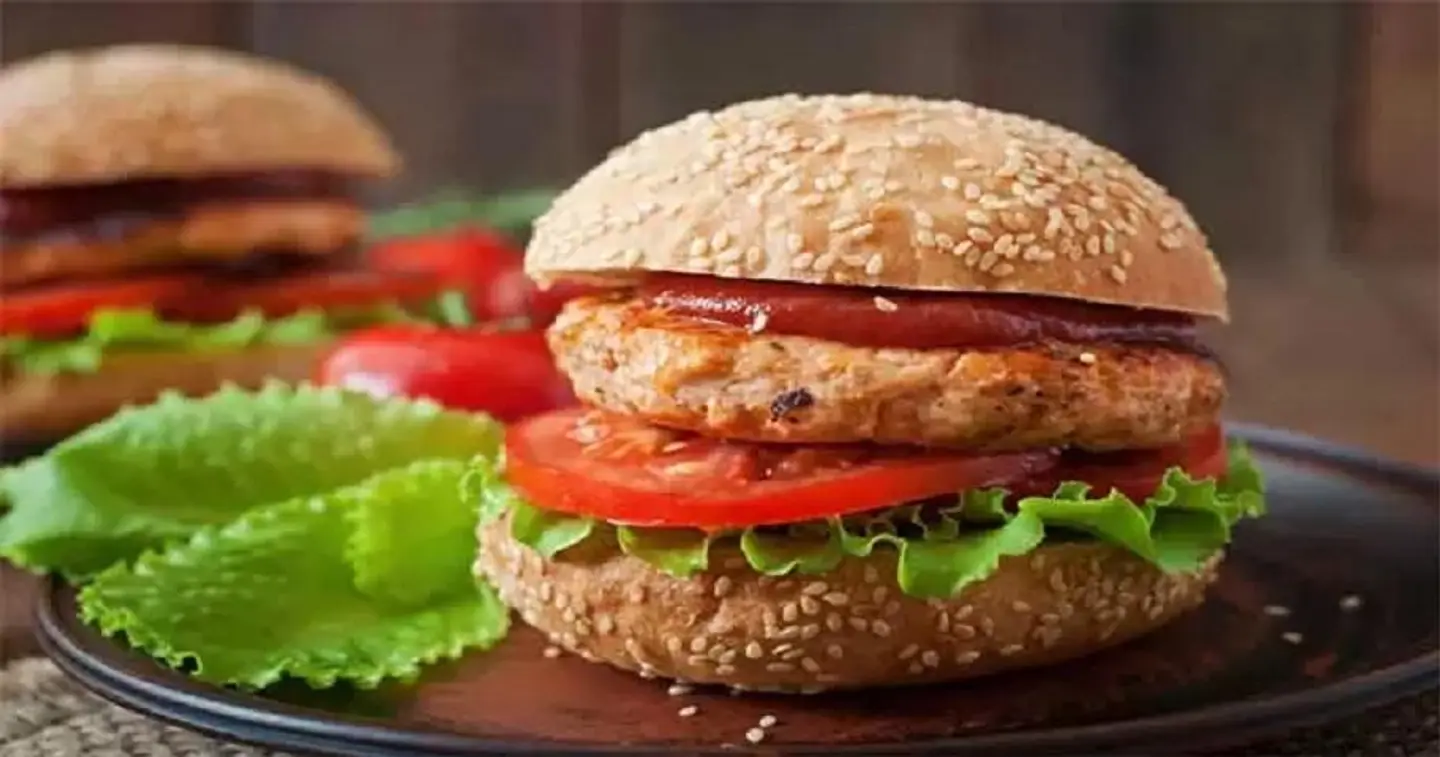 برجر صاج دجاج دبل - ساندوتش