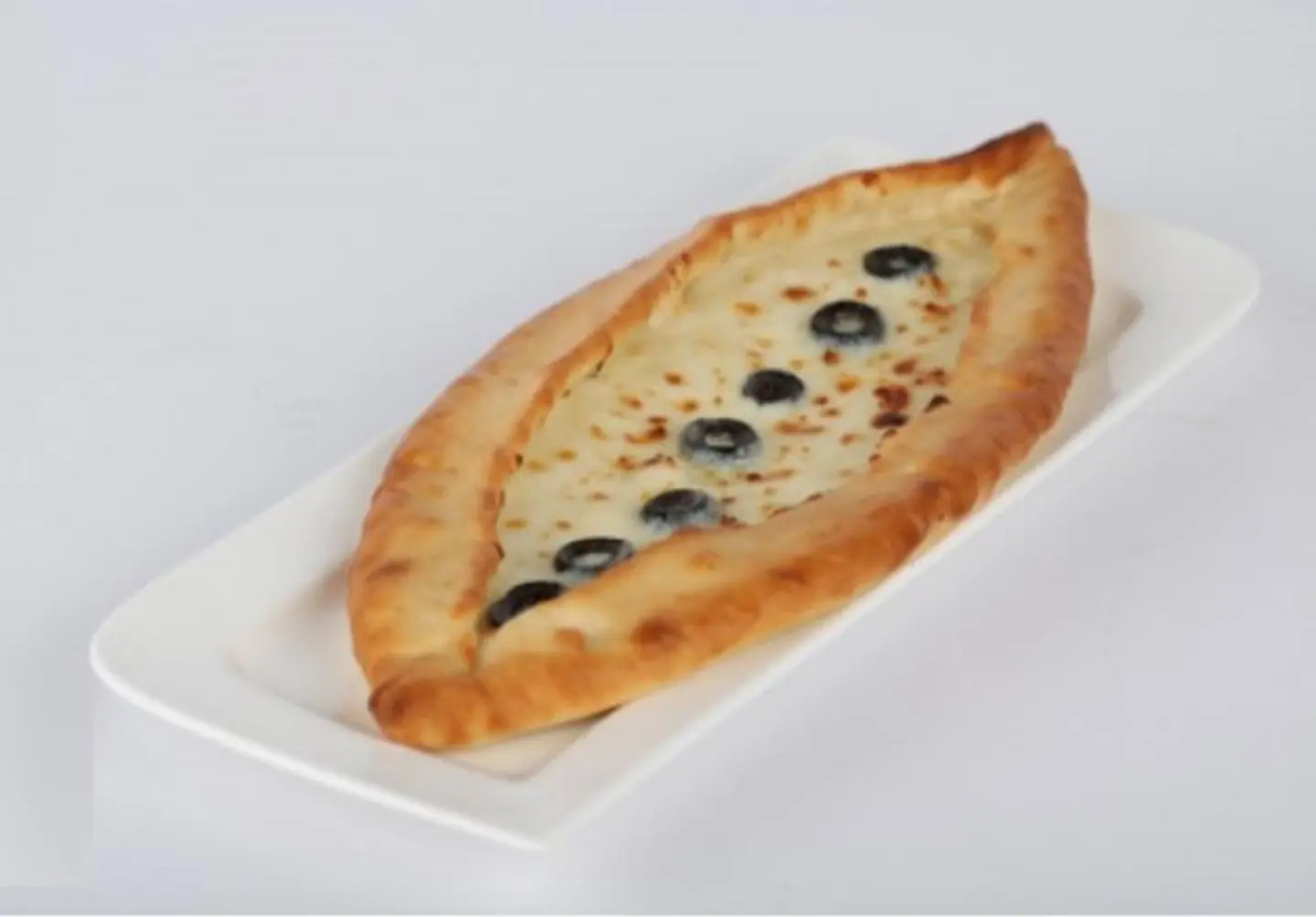 جبن بالزيتون - وسط