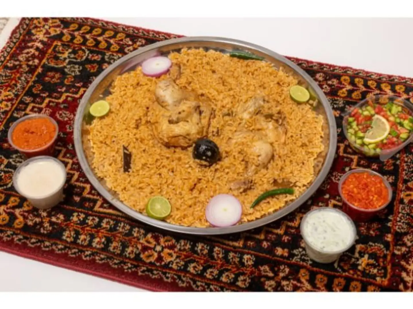 مضغوط عقبة ابو بنت - نصف حبة دجاج مع مشروب وسلطة