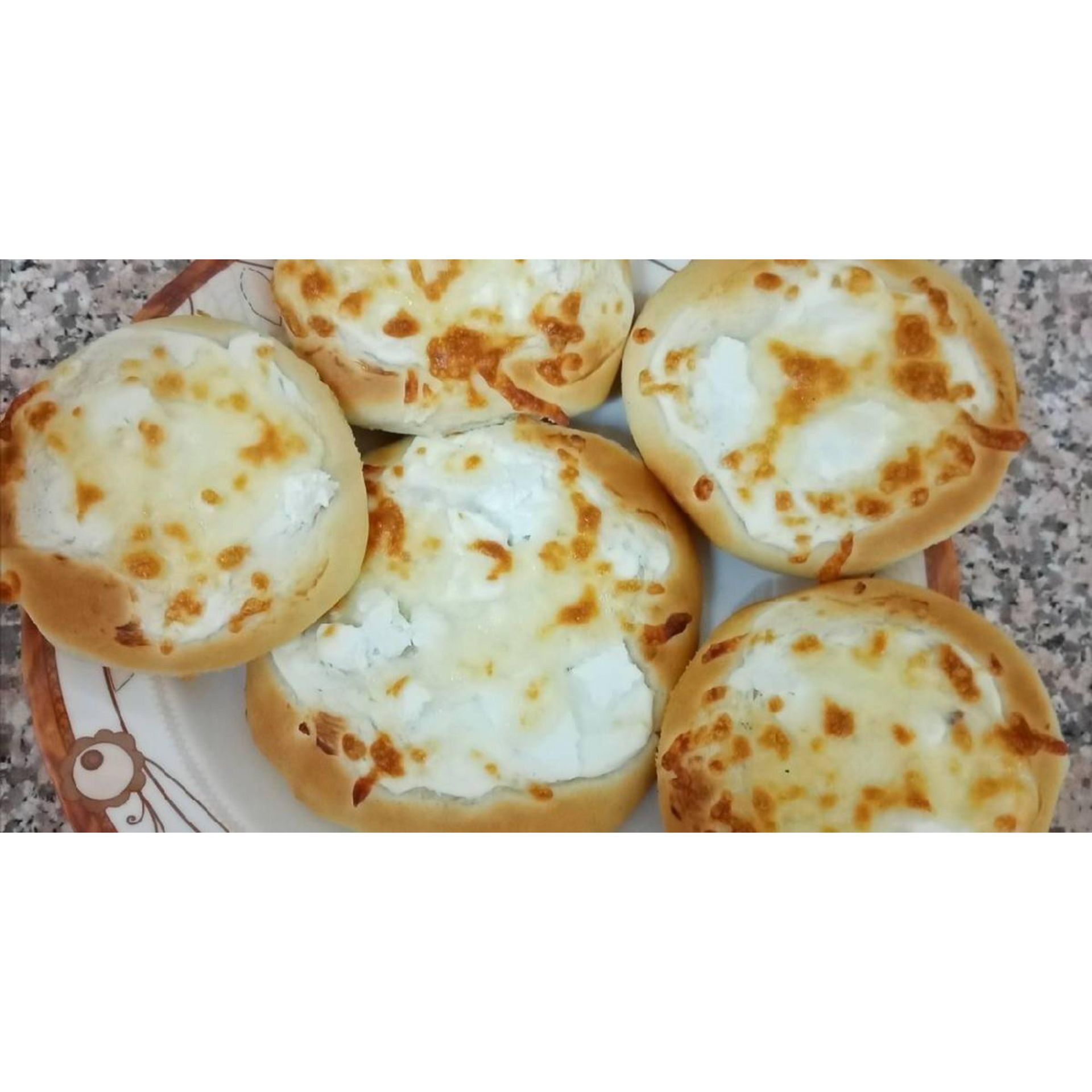 معجنات لبنة - وسط
