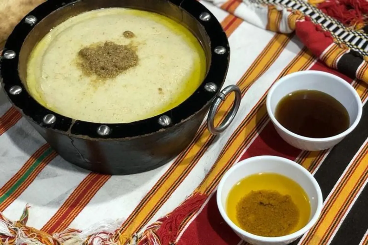 طبق مشغوثة بالسمن و العسل - صغير