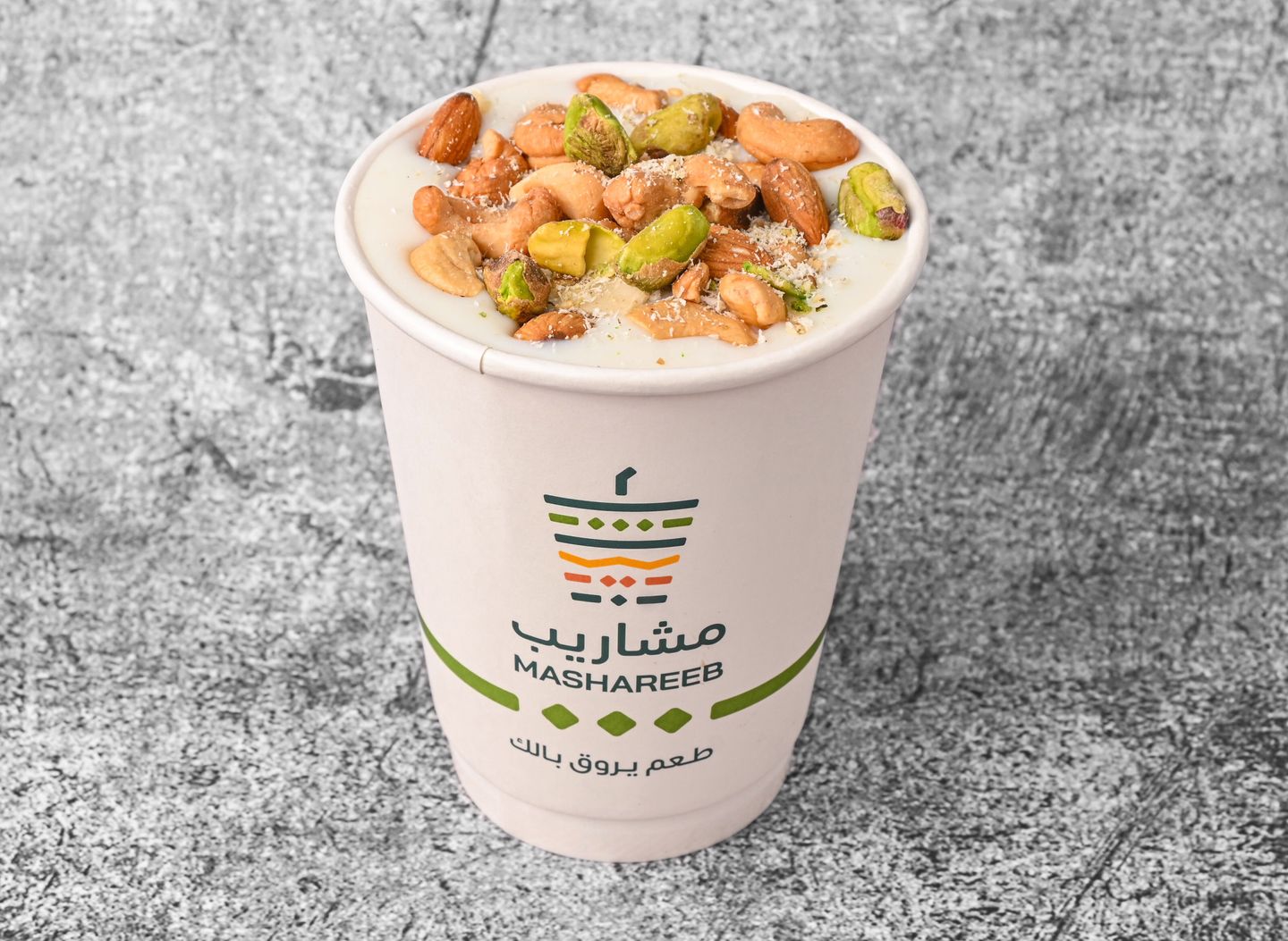 سحلب بالمكسرات - وسط