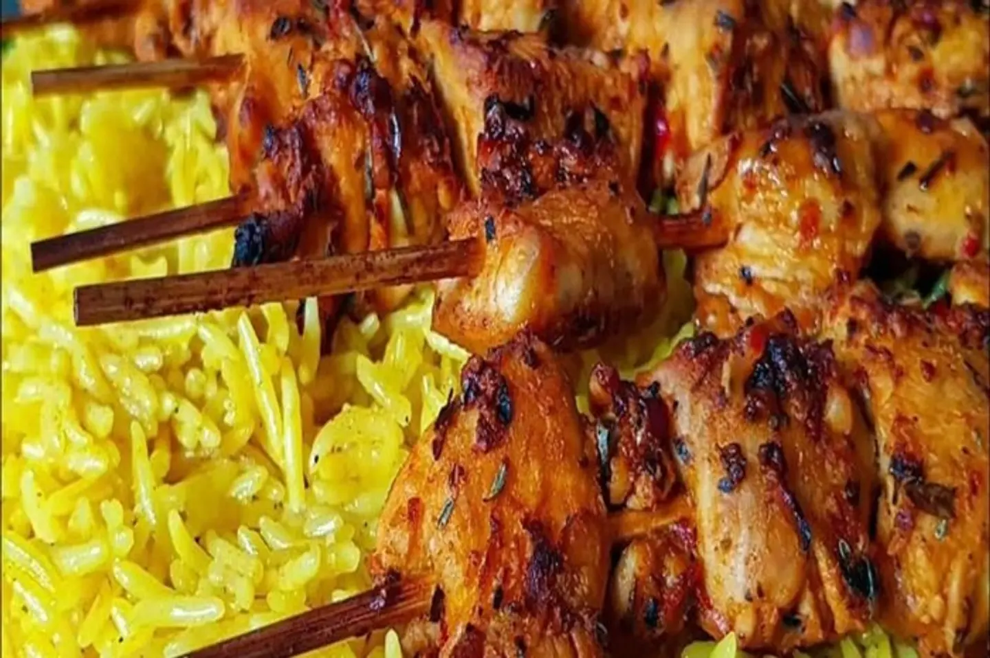 دجاج ع الفحم مع الارز شيش - دجاج ع الفحم مع الارز شيش-نص حبه