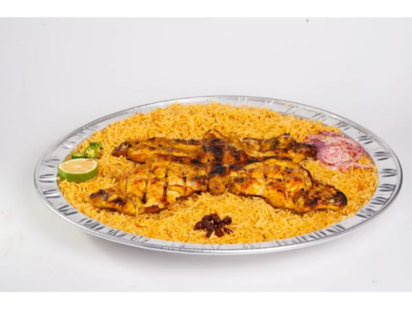 دجاج الفحم مع رز بخاري احمر - نص حبة دجاج