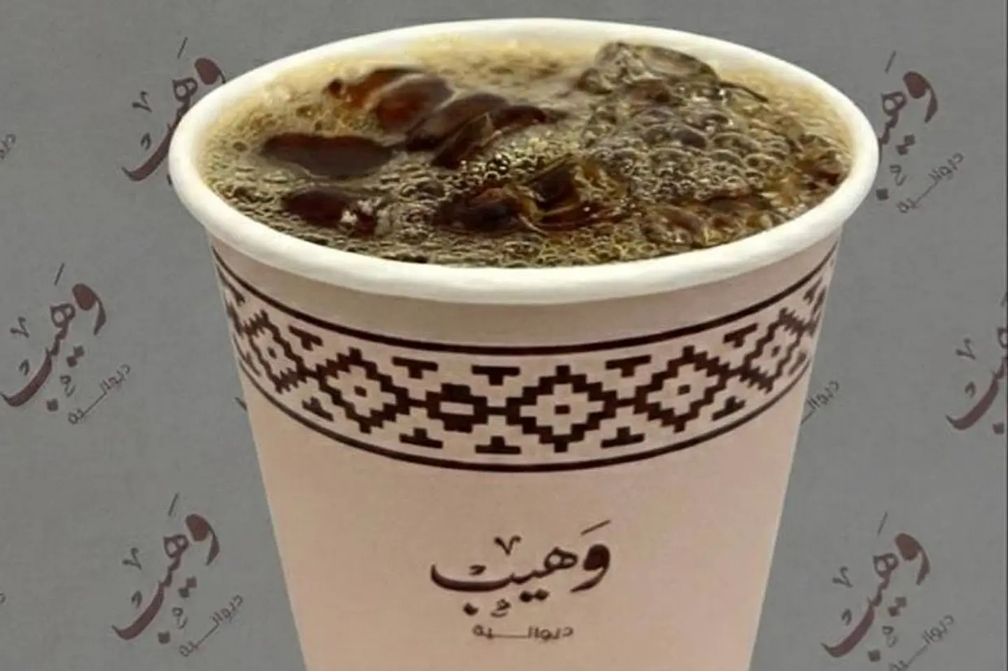 قهوة اليوم بارد - وسط