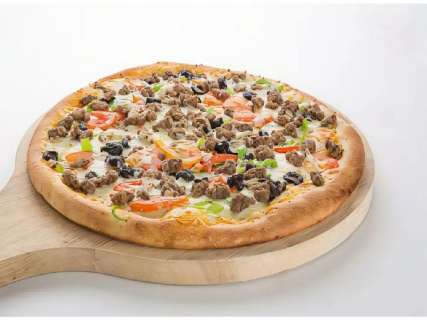 بيتزا باللحم مع الخضار والجبنة - صغير