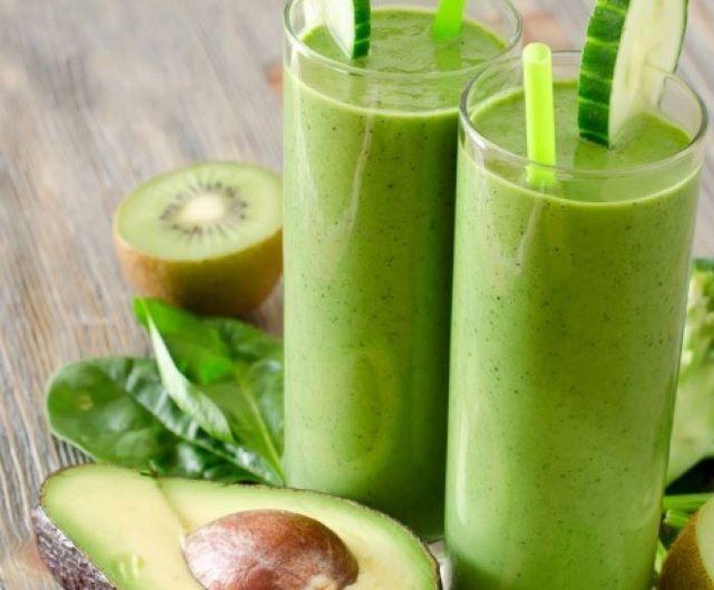 افوكادو مع اناناس - وسط