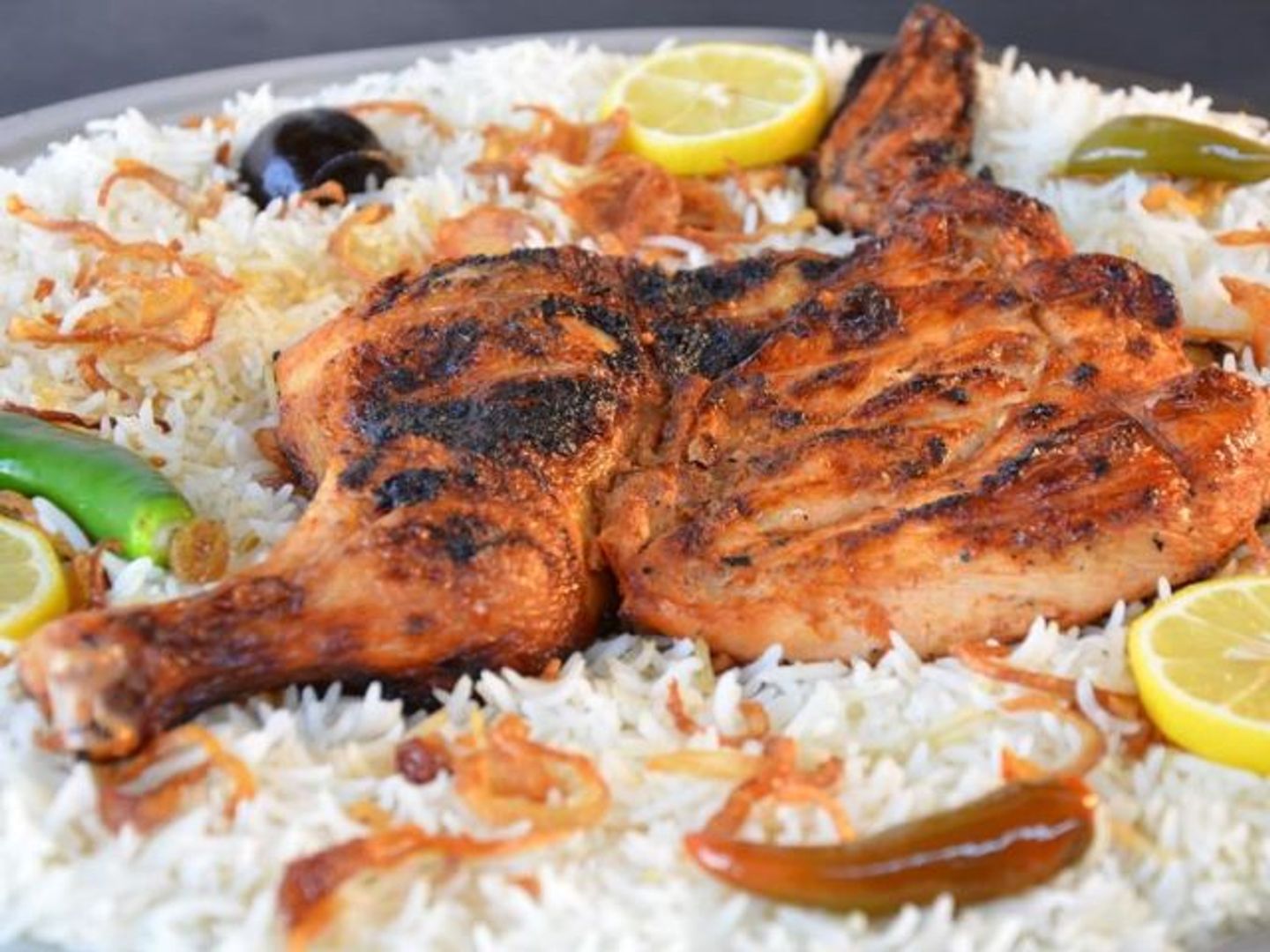 دجاج على الفحم مع الأرز - دجاجة كاملة