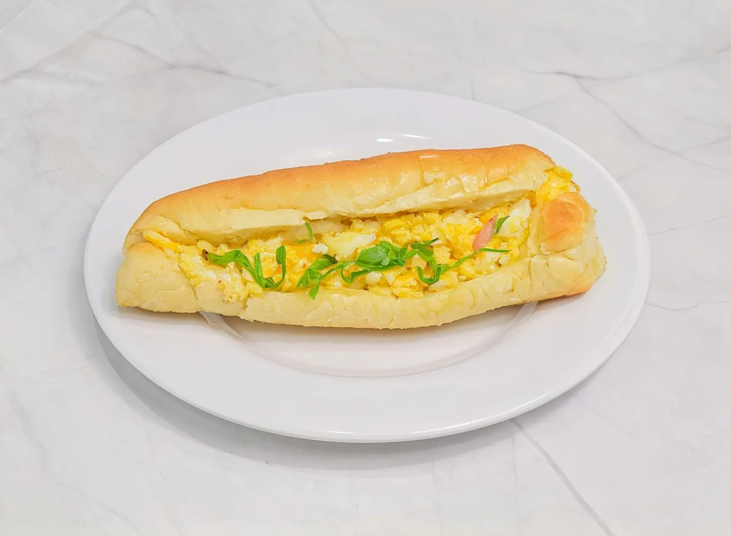 بيض مسلوق - خبز الصامولي