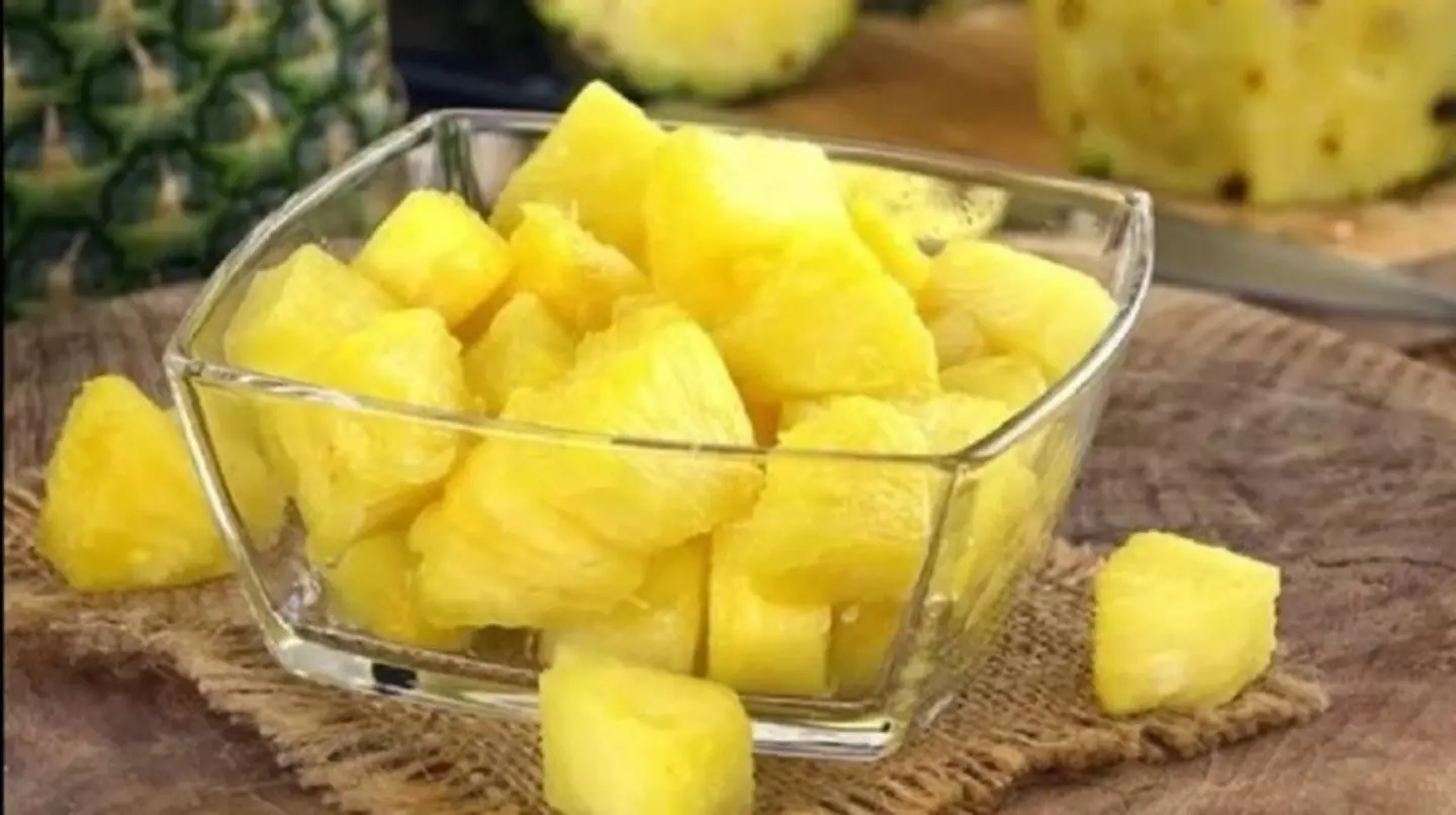 قطع اناناس - وسط