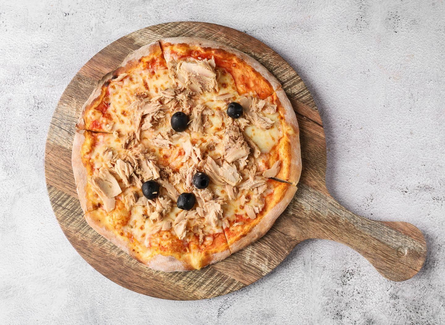 Tuna Pizza - Medium