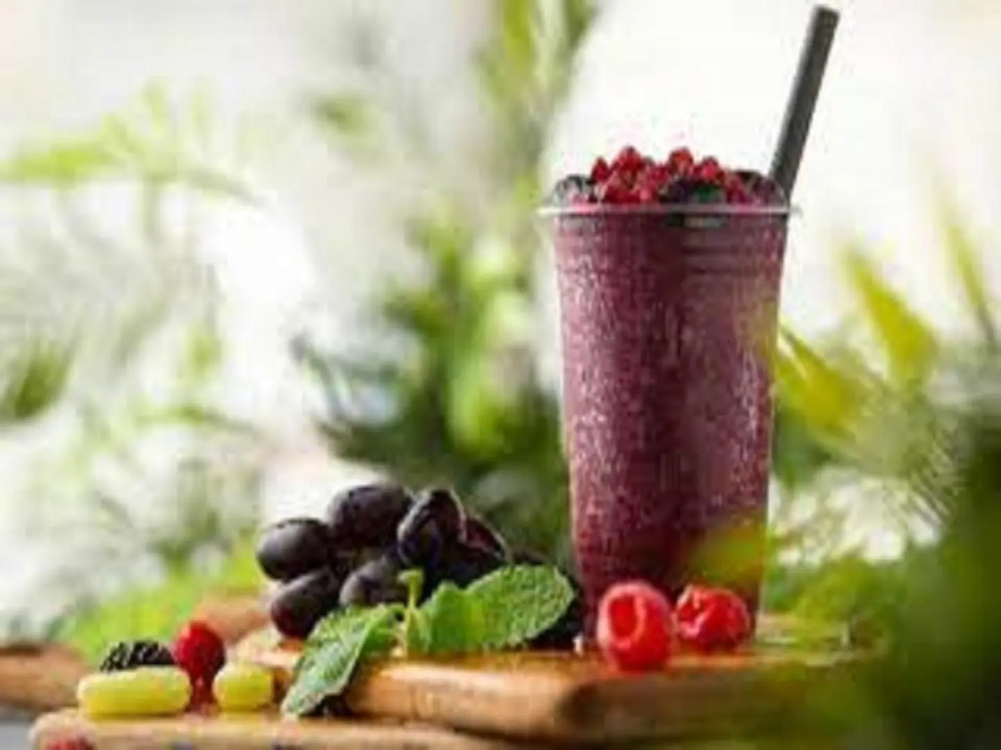 عصير أفوكادو وتوت وشمندر - وسط