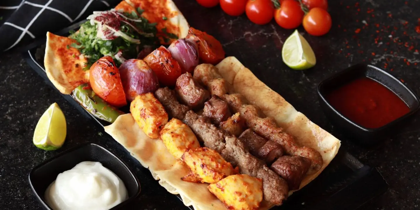 باب توما cover