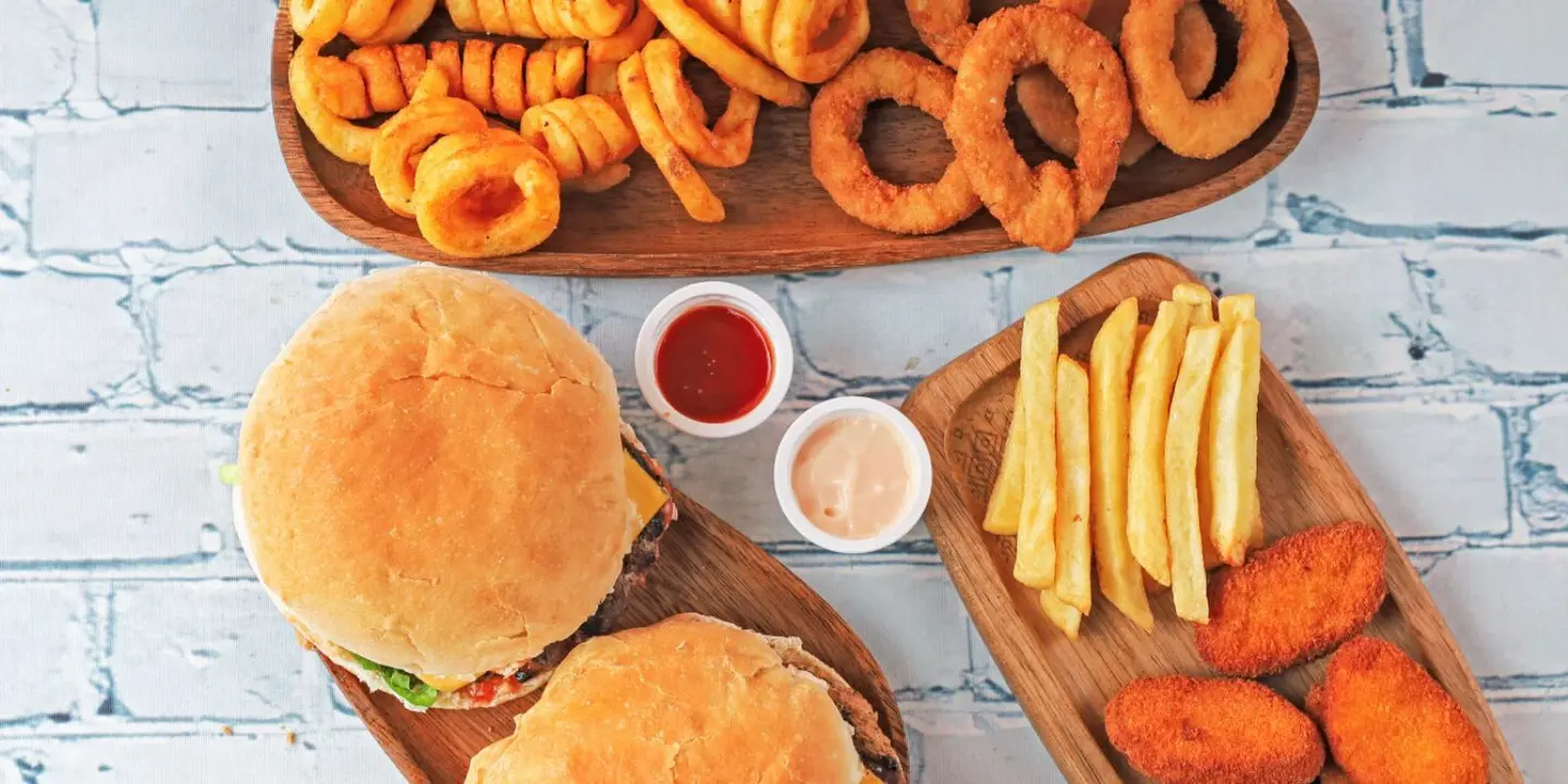 Alwatani burger cover