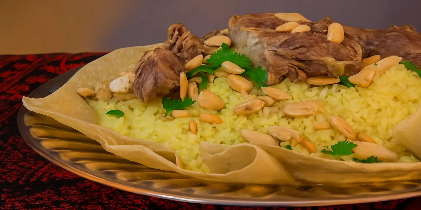 Ladhat grape leaves and cabbage cover