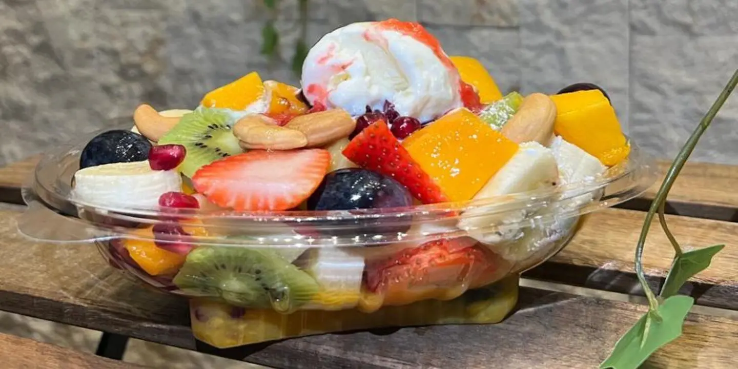 Juices and fruit slices cover