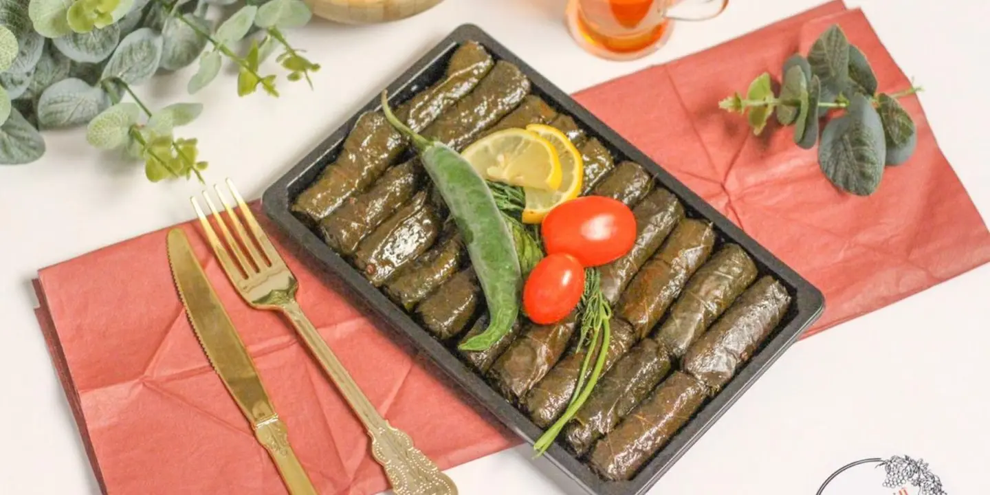 ورق عنب ليفساور cover
