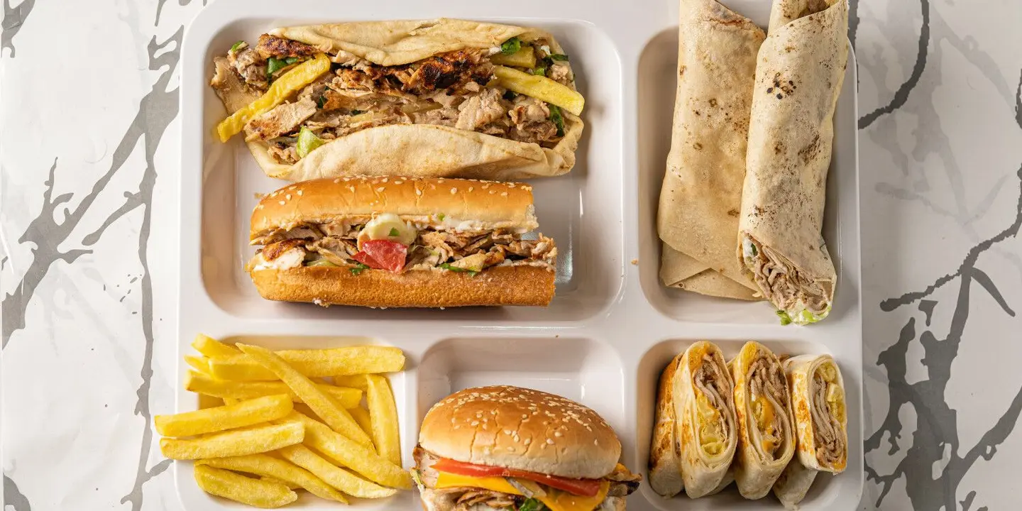 مطعم الشلال الأزرق  cover