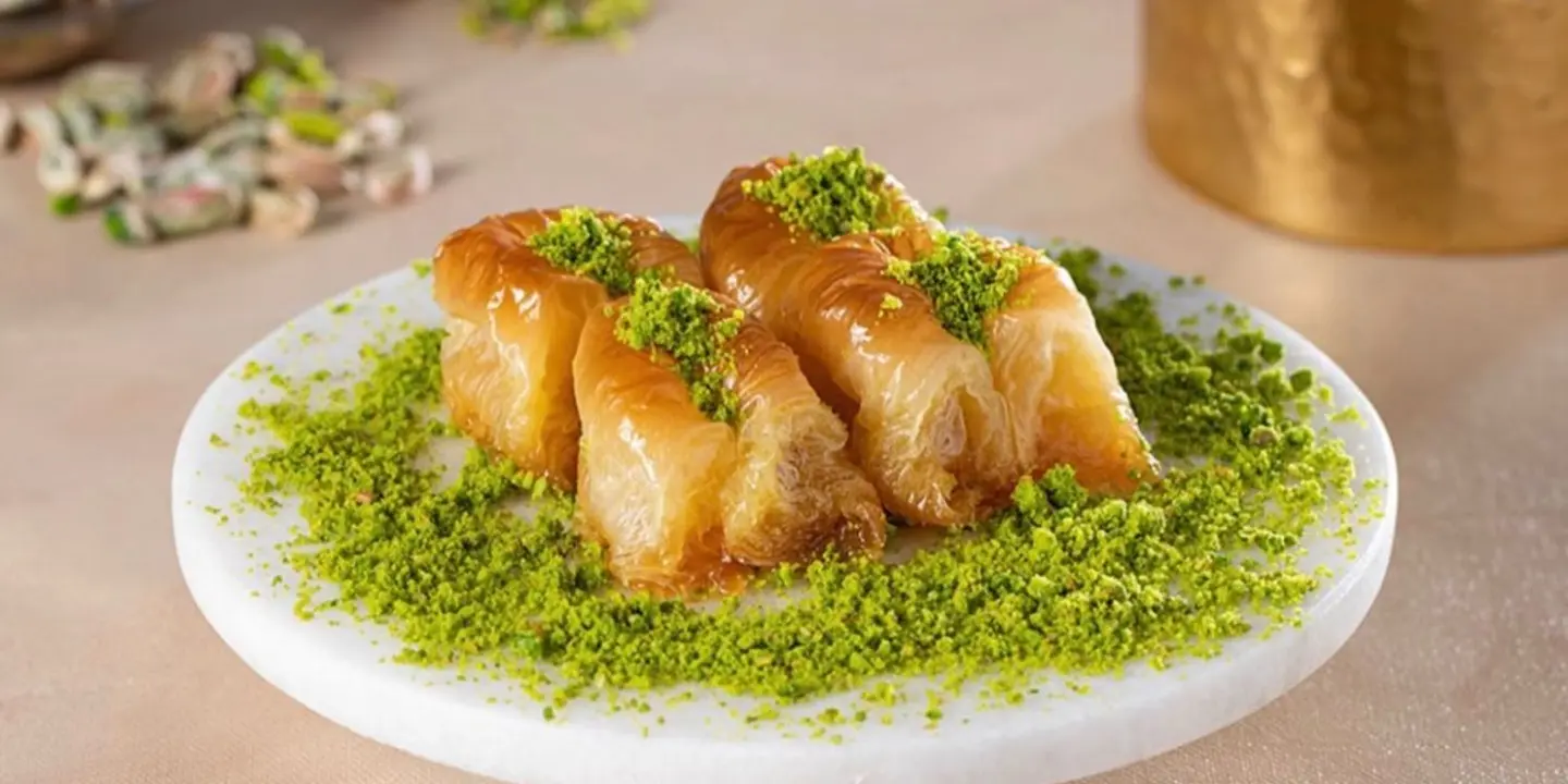 حلا إسطنبول cover