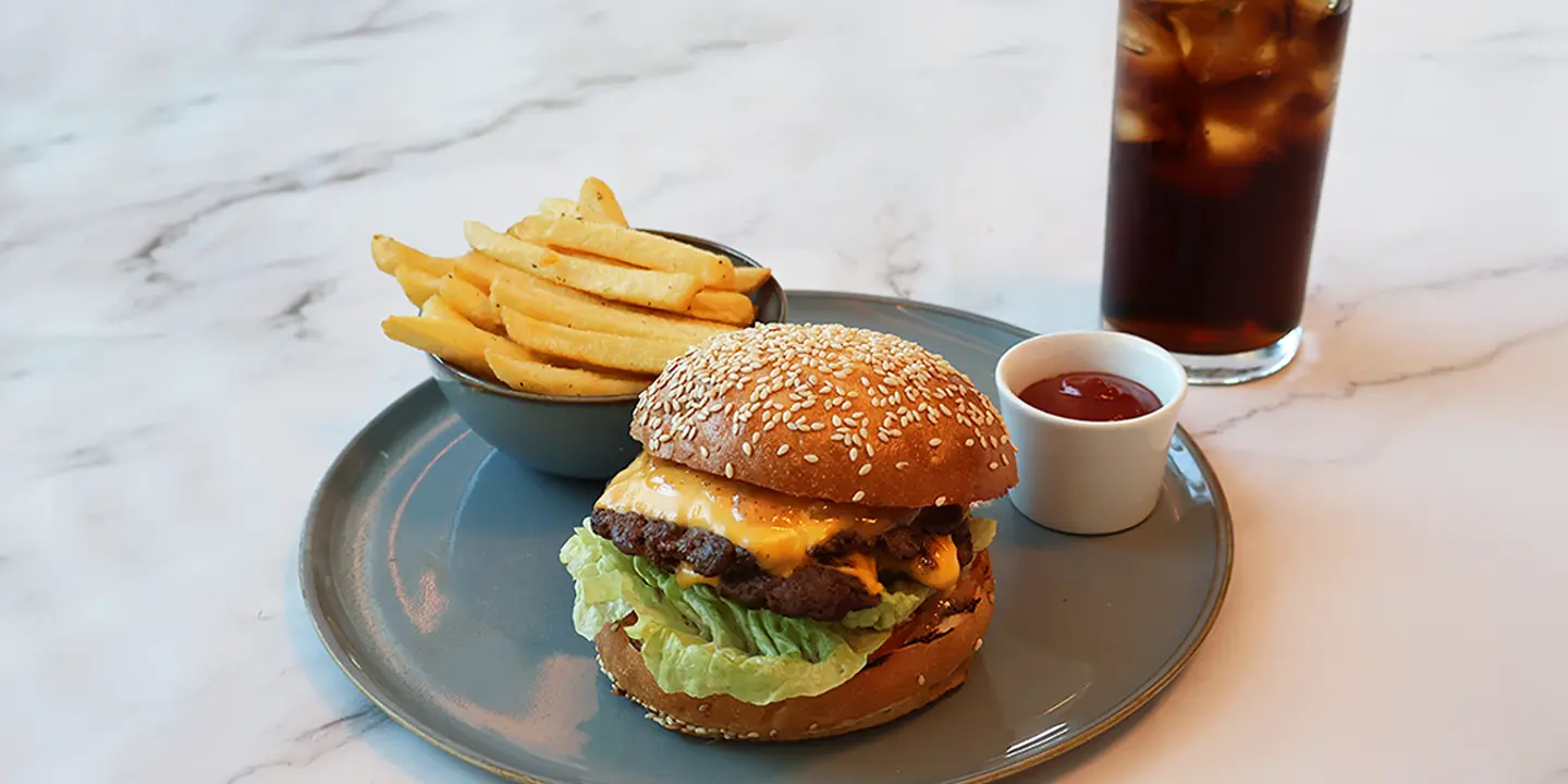 ذا لايت هاوس cover