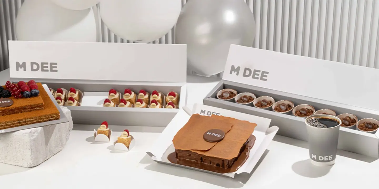 M DEE cover