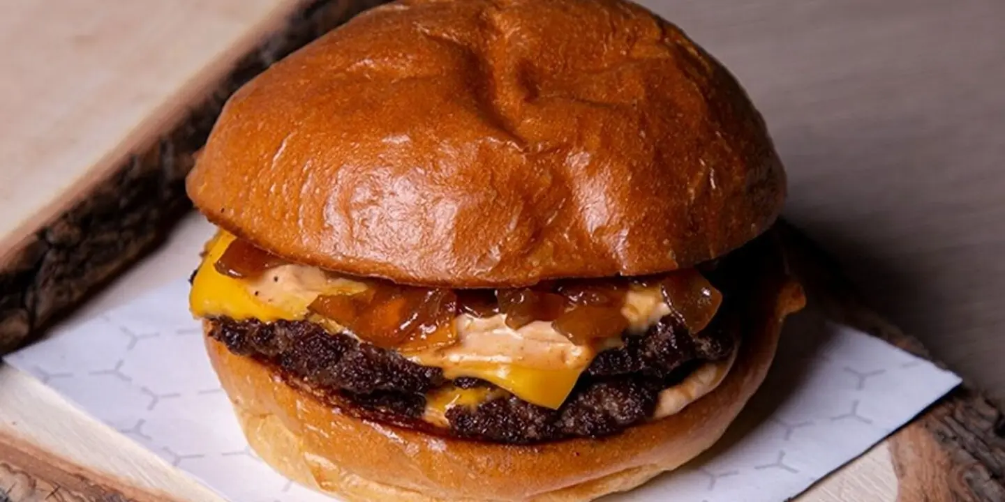 كيو ون برجر cover