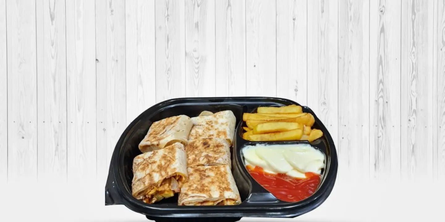 قرية التوت cover