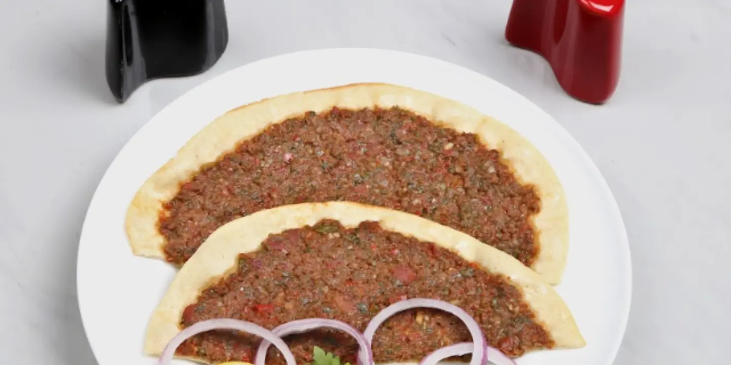 Crust dough with meat cover