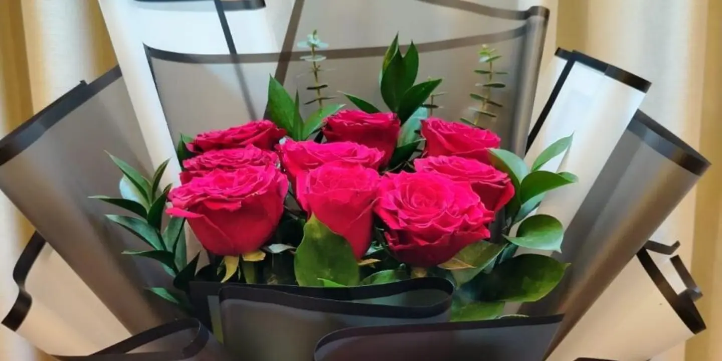 أزهار العشق للهدايا   cover