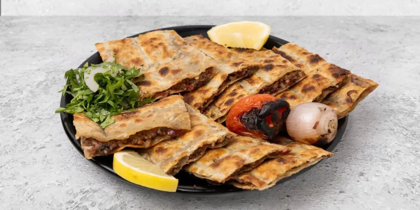 الفانوس الدمشقي cover