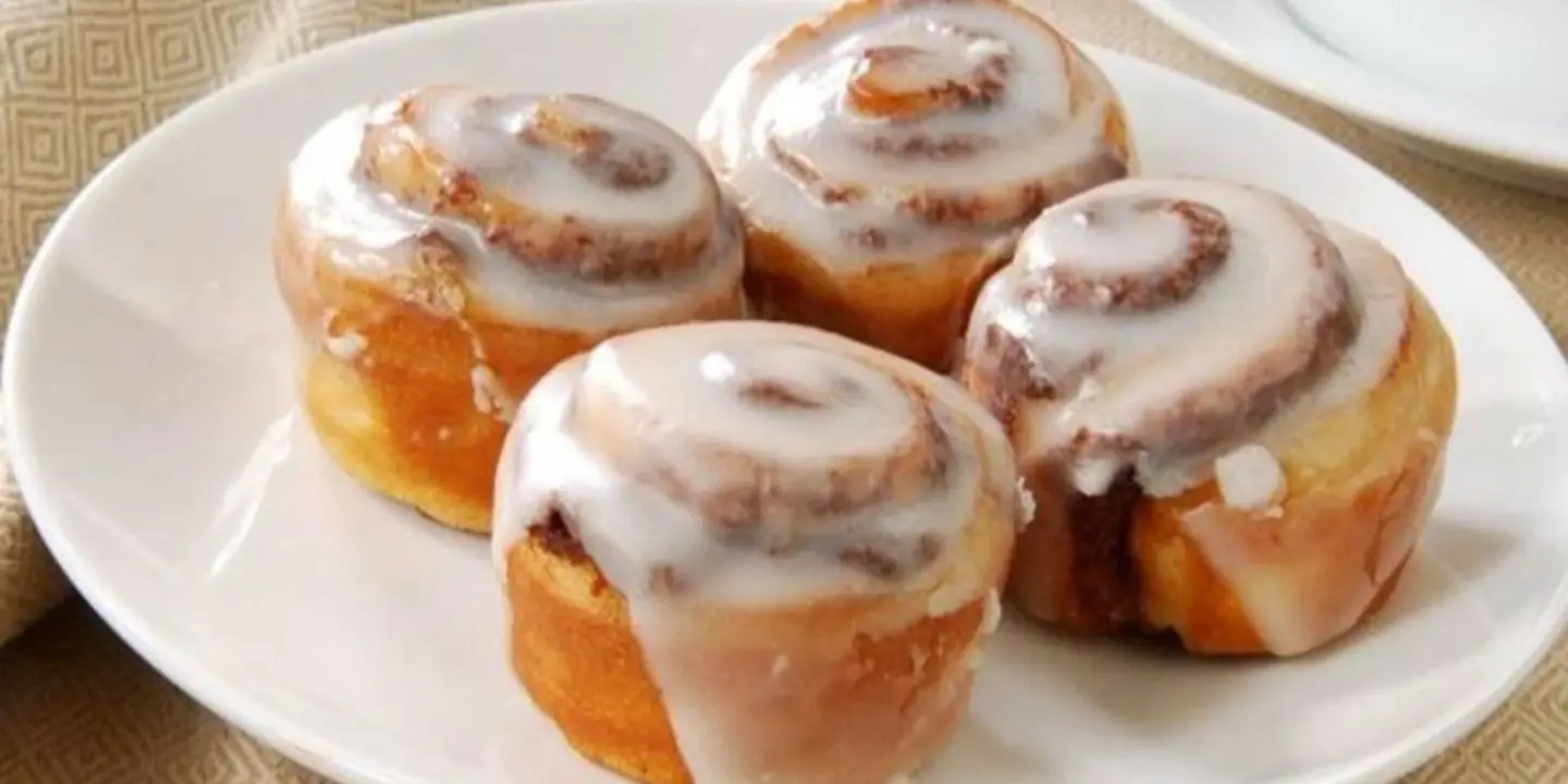 قرفة وبيكان cover