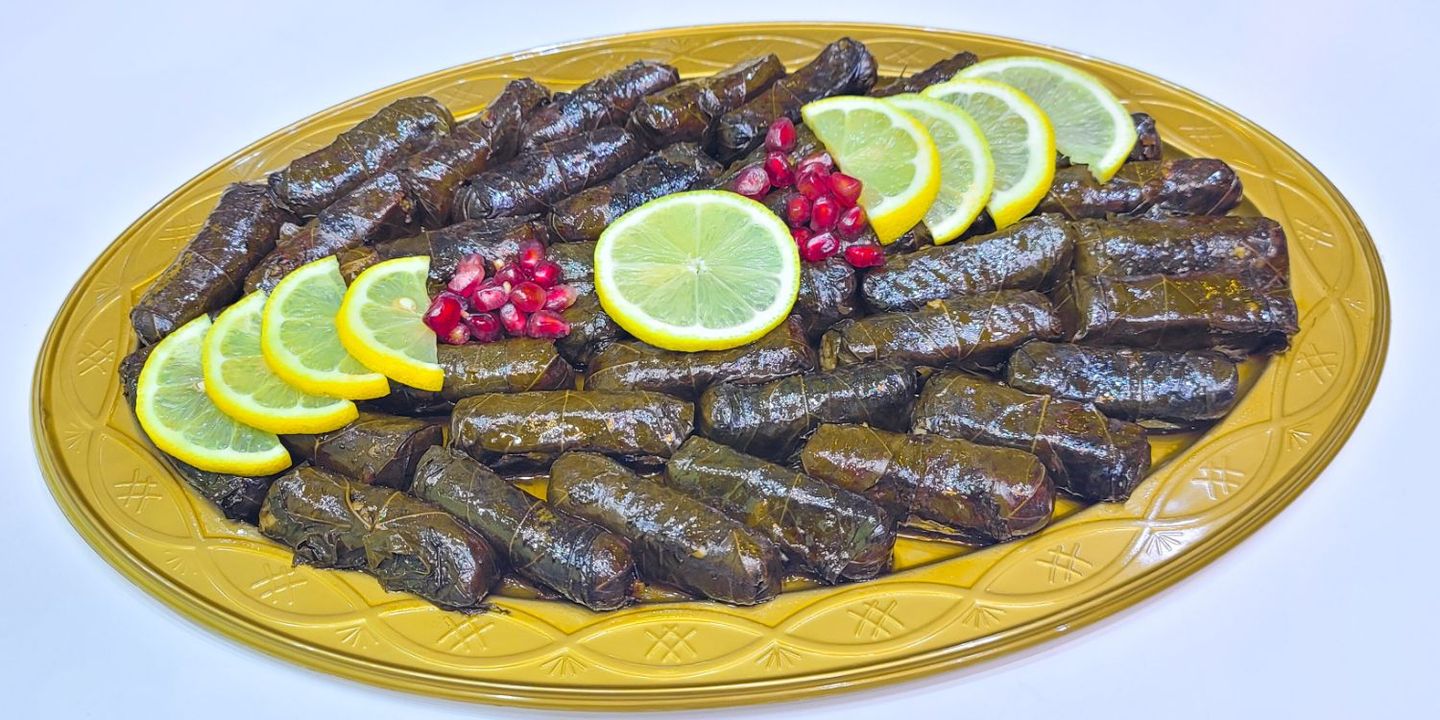 دنيا العنب cover