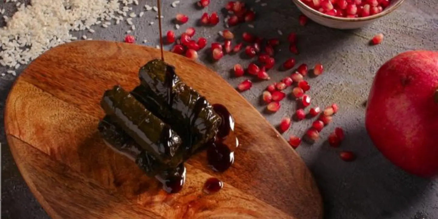 الرواق العنابي cover