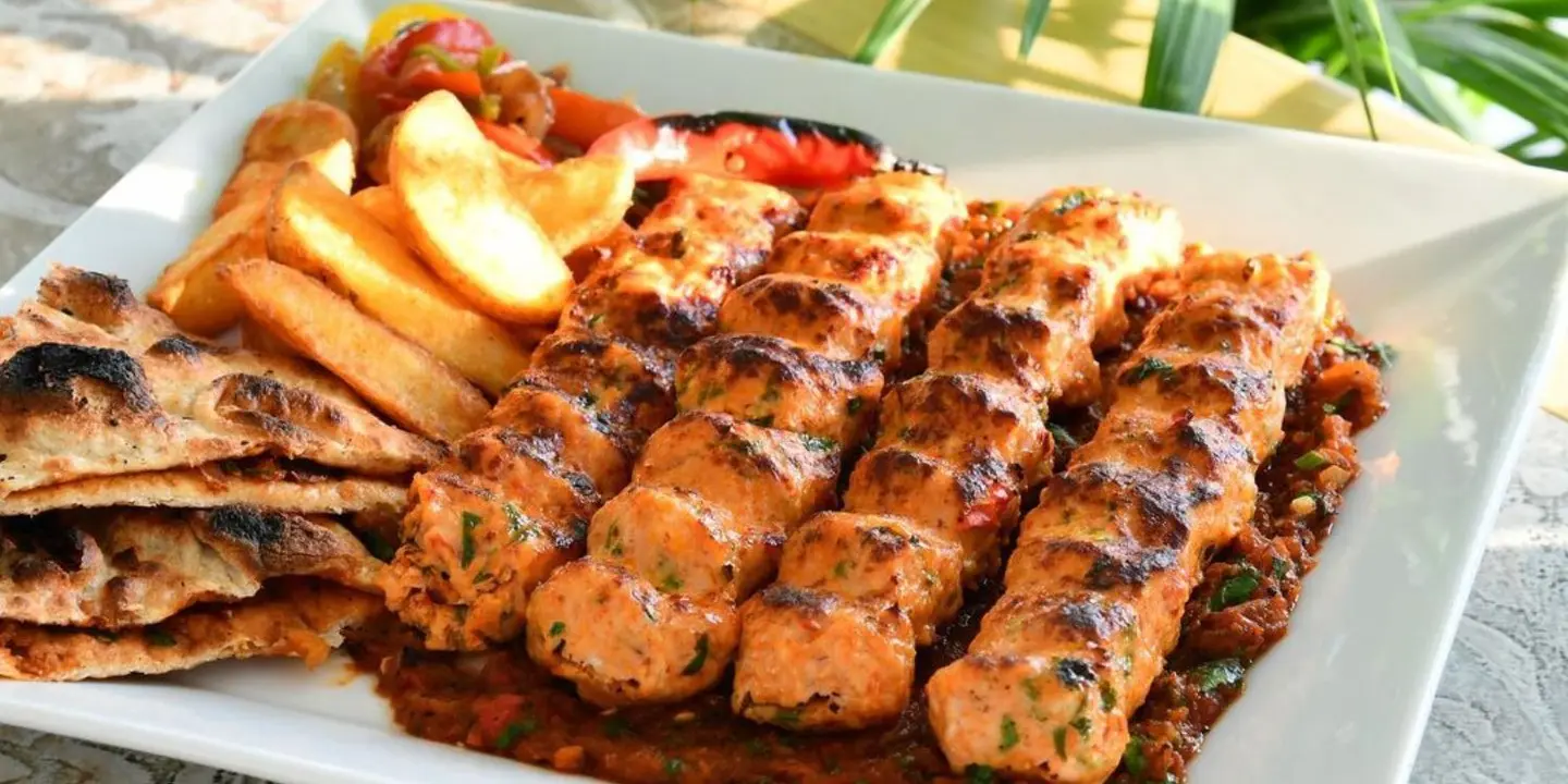 مأدبة cover