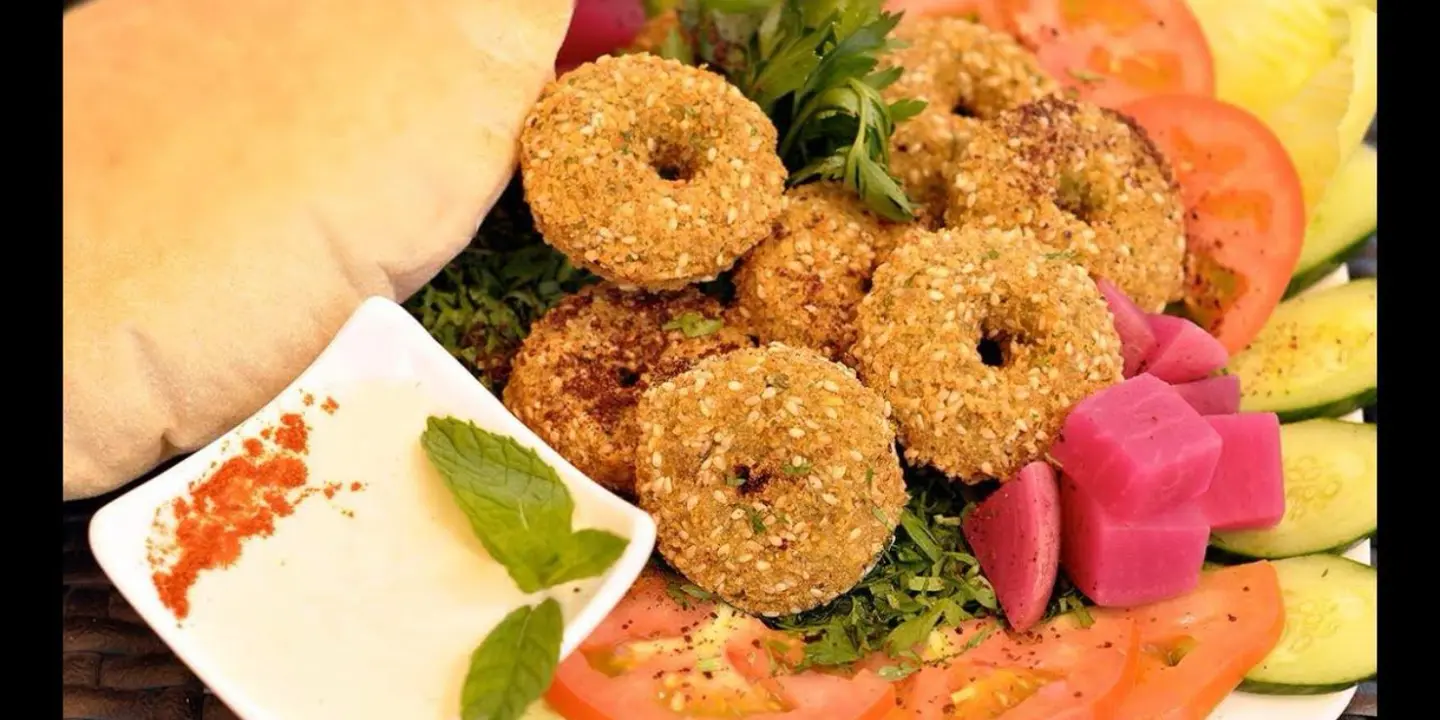 فلافل وتنور cover